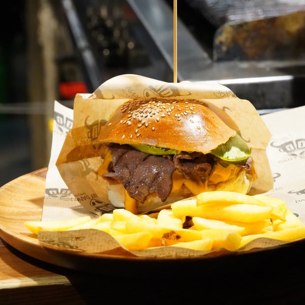 10/24/2019에 Sümer Ç.님이 Daily Dana Burger &amp; Steak에서 찍은 사진