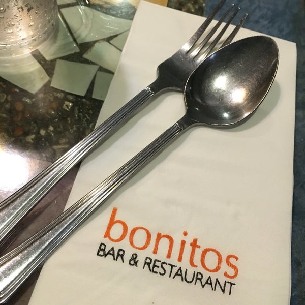 Foto tomada en Bonitos Bar &amp; Restaurant  por Marlon R. el 6/24/2016