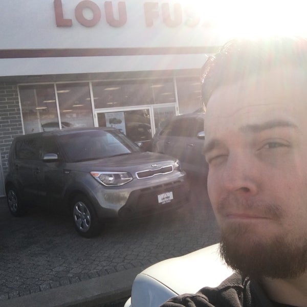 Lou Fusz Kia Car Dealership in Creve Coeur