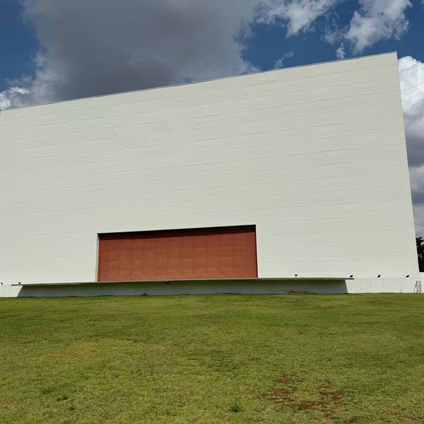 Foto scattata a Auditório Ibirapuera Oscar Niemeyer da Hubert A. il 3/5/2024
