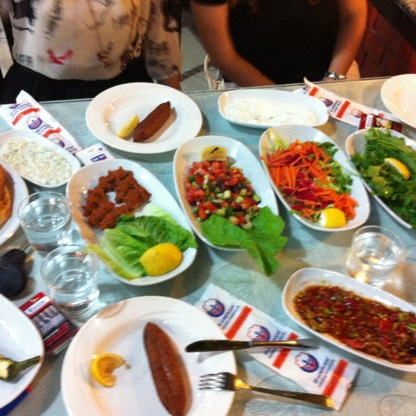 Das Foto wurde bei 01 Güneyliler Restorant von Serkan O. am 5/19/2013 aufgenommen