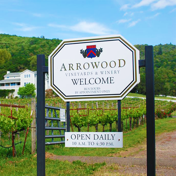 6/9/2014 tarihinde Arrowood Vineyards &amp; Wineryziyaretçi tarafından Arrowood Vineyards &amp; Winery'de çekilen fotoğraf