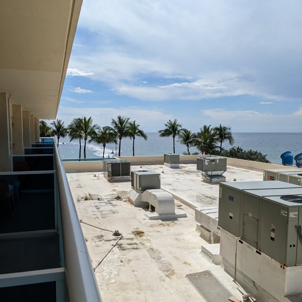 รูปภาพถ่ายที่ Ocean Sky Hotel &amp; Resort โดย Ryan S. เมื่อ 5/26/2023