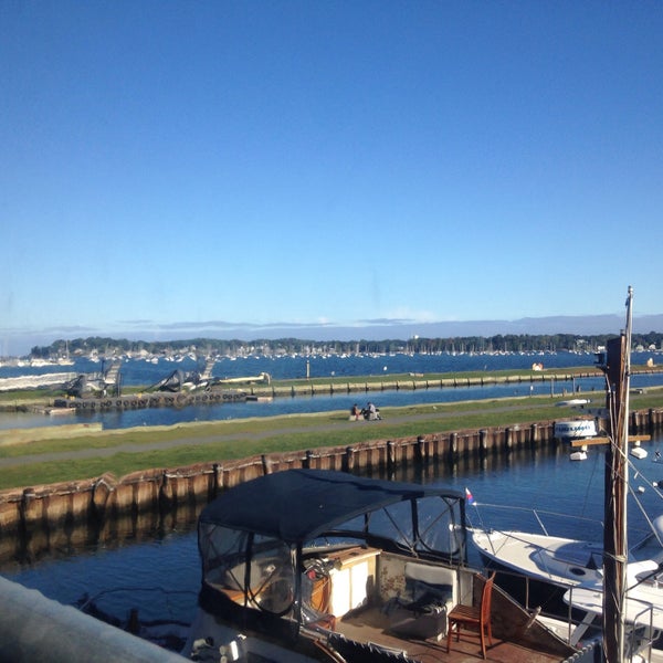 Photo taken at Sea Level Oyster Bar by Todd K. on 10/5/2016