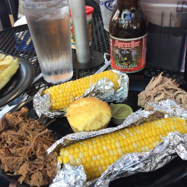 Photo taken at Dick&#39;s Bodacious BBQ by M.eve on 8/18/2017