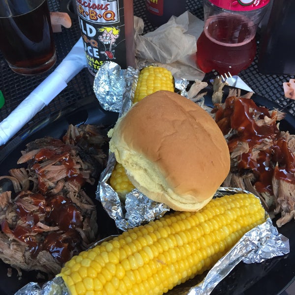 Photo taken at Dick&#39;s Bodacious BBQ by M.eve on 7/31/2015