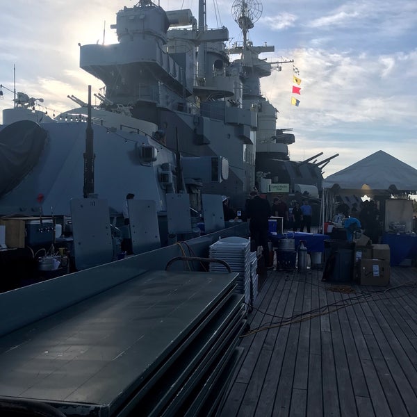 Foto diambil di Battleship North Carolina oleh Douglas P. pada 10/25/2019