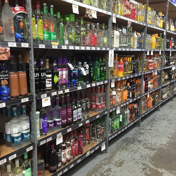 Photo taken at Randall&#39;s Wines &amp; Spirits by Aron C. on 2/13/2015