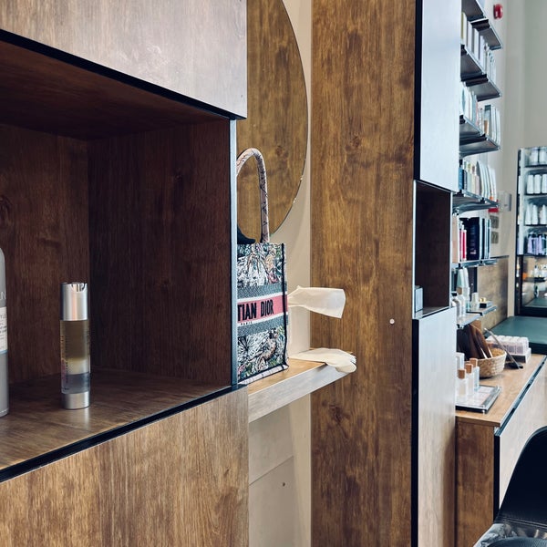 Foto tirada no(a) dry. Boutique Salon por Razan em 7/15/2022