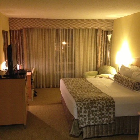 Снимок сделан в Hotel Kinetic Orlando Universal Blvd пользователем Chewy 11/13/2012