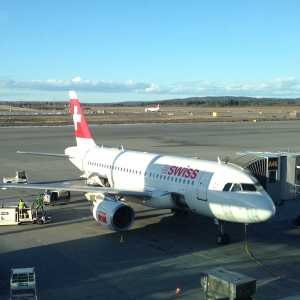 4/23/2013 tarihinde Chewyziyaretçi tarafından Oslo Havalimanı (OSL)'de çekilen fotoğraf