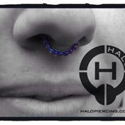 11/5/2014 tarihinde Halo Piercing &amp; Jewelryziyaretçi tarafından Halo Piercing &amp; Jewelry'de çekilen fotoğraf