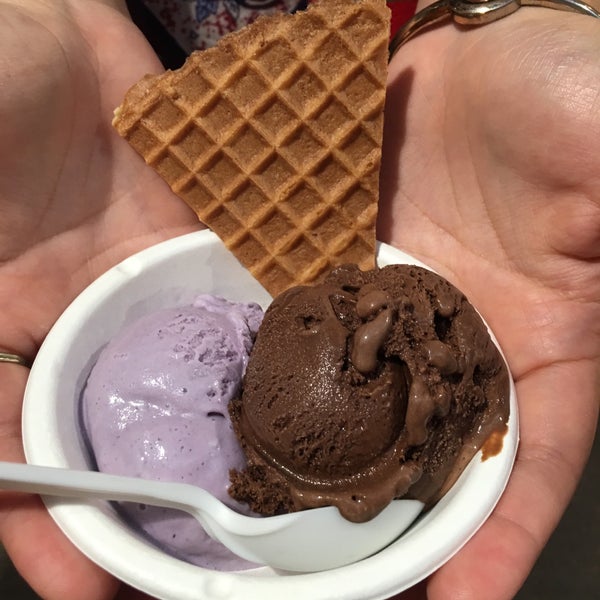 Das Foto wurde bei Jeni&#39;s Splendid Ice Creams von Elaine M. am 8/28/2016 aufgenommen