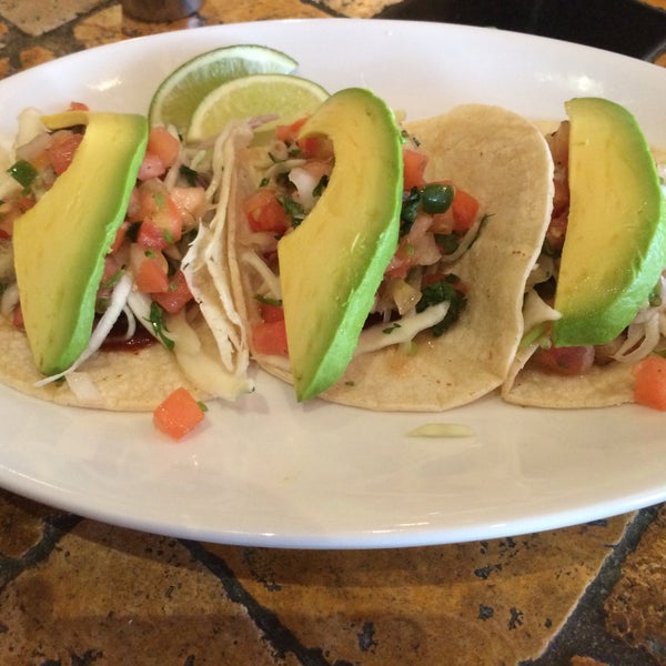 Foto scattata a El Paso Restaurante Mexicano da Katherine il 5/11/2015