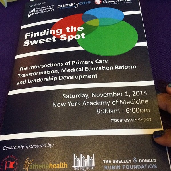 Foto tirada no(a) New York Academy of Medicine por Katherine em 11/1/2014
