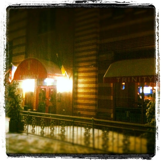 Foto diambil di Trinity Restaurant Bar &amp; Lounge oleh Kuz pada 11/8/2012