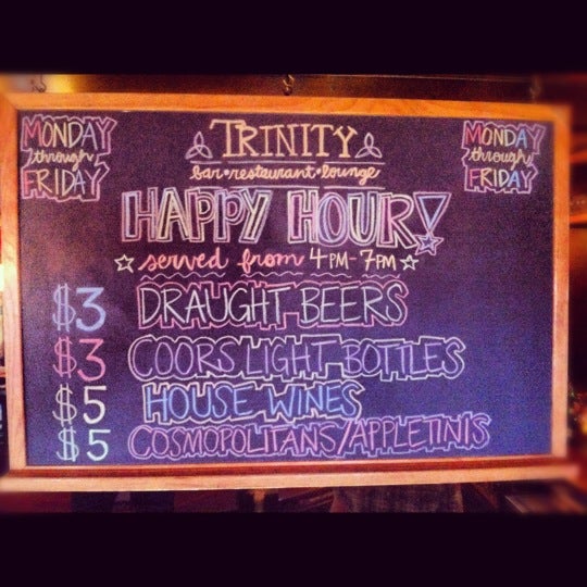 Foto diambil di Trinity Restaurant Bar &amp; Lounge oleh Kuz pada 11/23/2012
