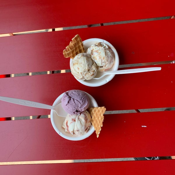 8/8/2020 tarihinde Sashaziyaretçi tarafından Jeni&#39;s Splendid Ice Creams'de çekilen fotoğraf