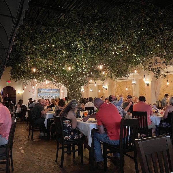 7/3/2021 tarihinde Sashaziyaretçi tarafından Firefly Restaurant &amp; Lounge'de çekilen fotoğraf