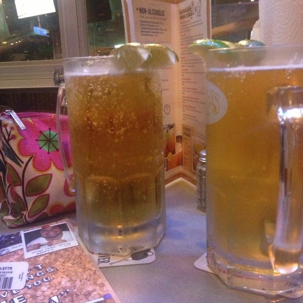 Pluckers Wing Bar Wings Joint