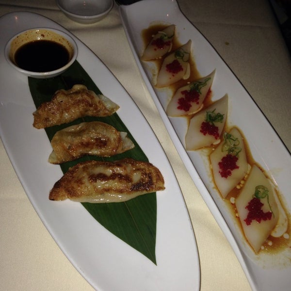 Foto tomada en Uptown Sushi  por Mel N. el 8/12/2014