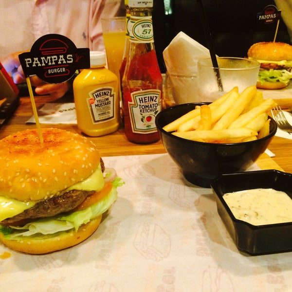 4/29/2016にAthirah M.がPampas Burgerで撮った写真