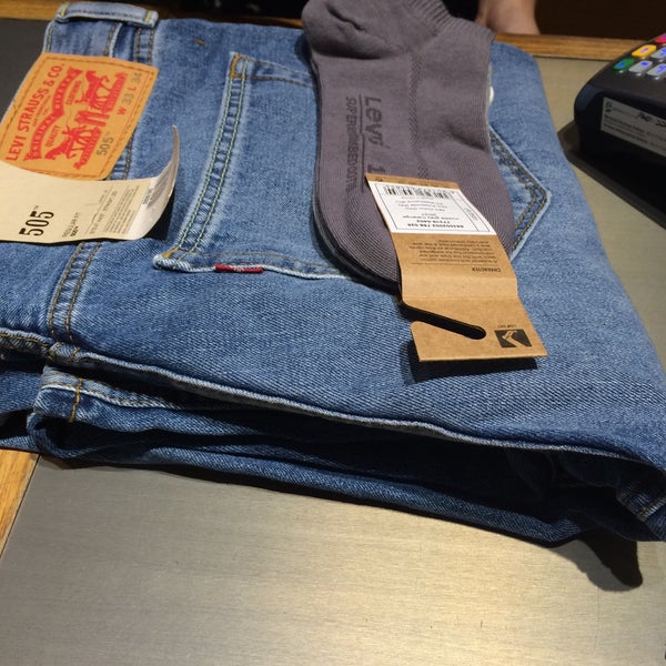 levis reject shop