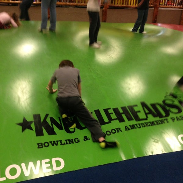 Photo taken at Knuckleheads Trampoline Park • Rides • Bowling by David Z. on 3/29/2013