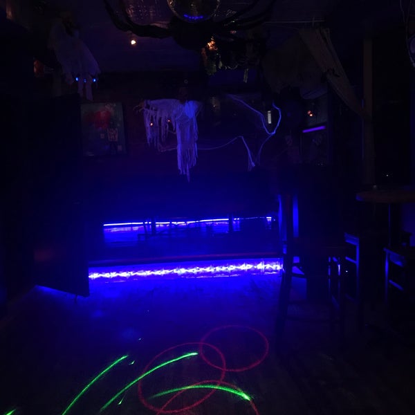 Foto tomada en Posh Bar &amp; Lounge  por Ratana el 10/19/2018