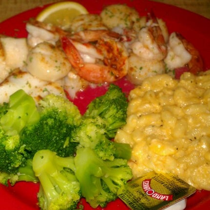 4/28/2013에 Leatrice J.님이 Blue Claw Seafood &amp; Crab Eatery에서 찍은 사진