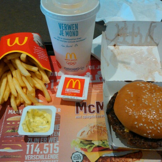 รูปภาพถ่ายที่ McDonald&#39;s โดย Martijn S. เมื่อ 10/7/2012