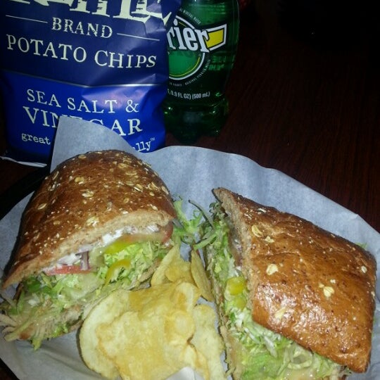 Foto scattata a Bite Me Sandwiches da Sharee&#39; M. il 12/18/2012