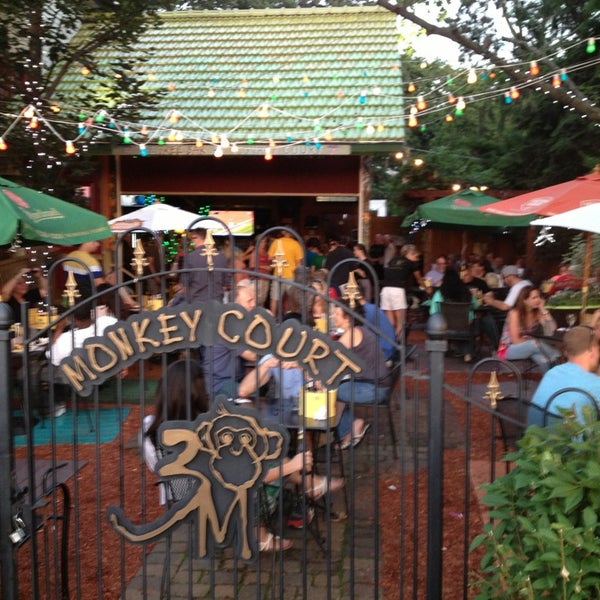 6/9/2013にChalie B.がThree Monkeys Caféで撮った写真