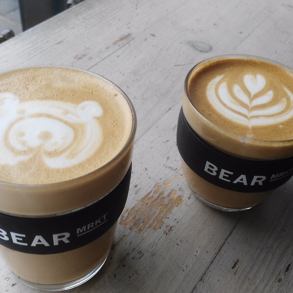 รูปภาพถ่ายที่ Bear Market Coffee โดย Pat D. เมื่อ 2/6/2017