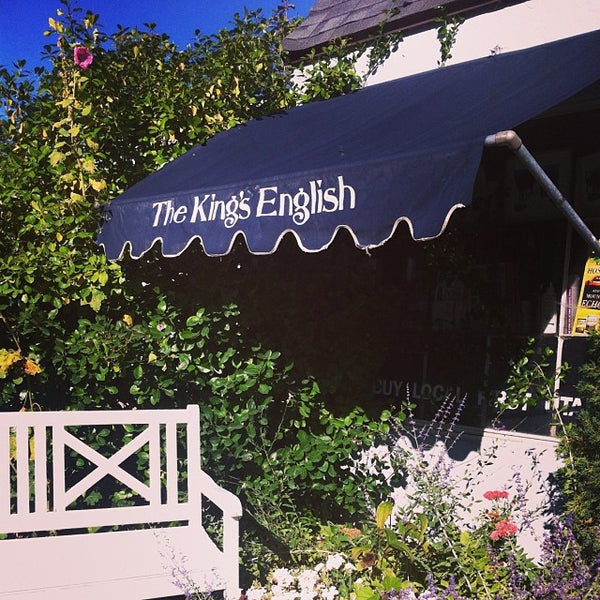Foto tomada en The King&#39;s English Bookshop  por Angie T. el 10/1/2013