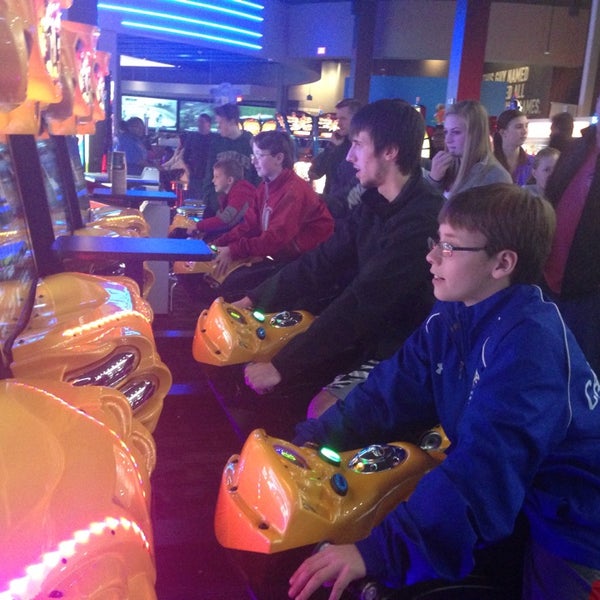 Photo taken at Dave &amp; Buster&#39;s by Fran W. on 12/27/2013