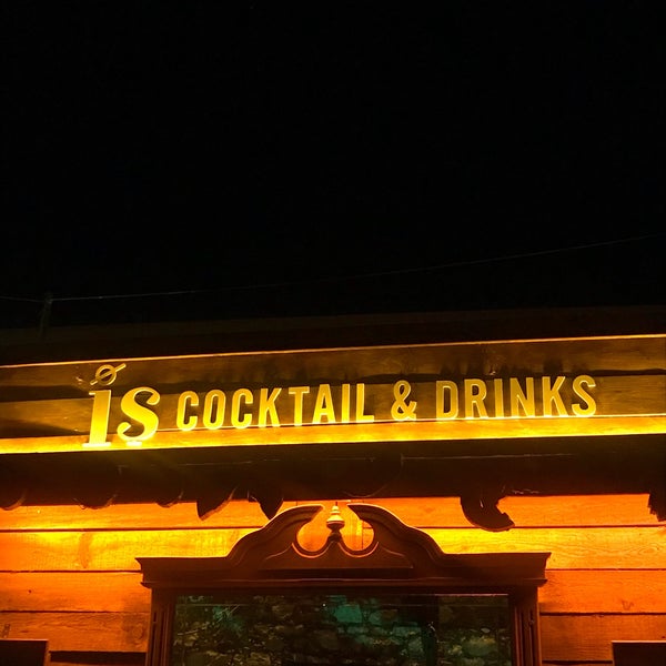 Das Foto wurde bei İş Cocktail Bar 🍹🍸🍻 von Olcay B. am 8/19/2018 aufgenommen