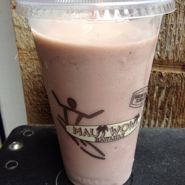 Photo taken at Maui Wowi Hawaiian Coffees &amp; Smoothies at Pier 39 by Akit on 7/28/2013