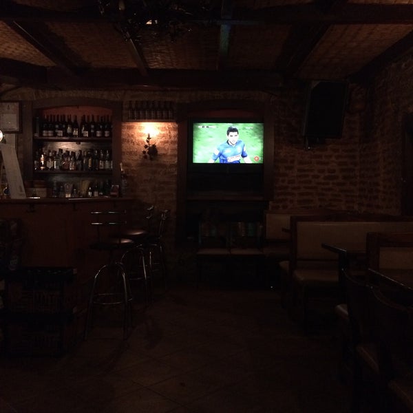 รูปภาพถ่ายที่ Bodega Cafe &amp; Pub โดย İhsan Uğur C. เมื่อ 12/27/2014