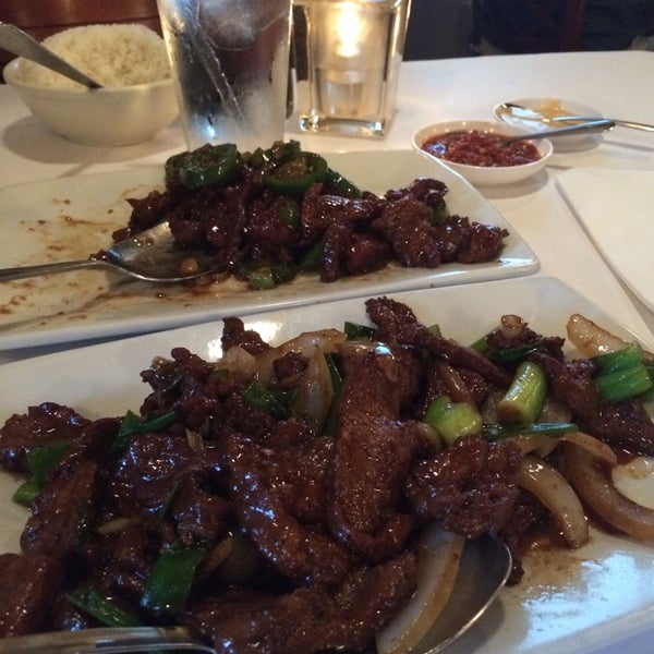 Das Foto wurde bei New Moon Restaurant von Maggie am 8/5/2014 aufgenommen