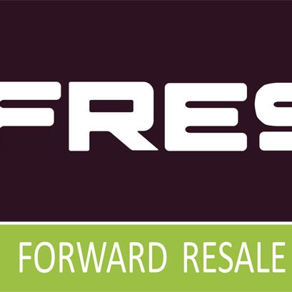 Снимок сделан в [RE]FRESH A Fashion Forward Resale Boutique пользователем [RE]FRESH A Fashion Forward Resale Boutique 10/25/2013