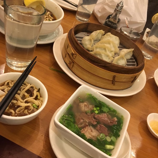 รูปภาพถ่ายที่ Jeng Chi Restaurant โดย dal เมื่อ 12/24/2016