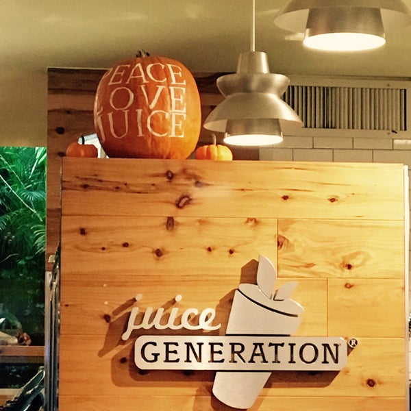 รูปภาพถ่ายที่ Juice Generation โดย dal เมื่อ 11/20/2016