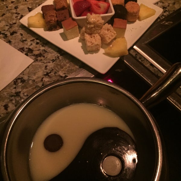 Photo taken at The Melting Pot by Alkaabi on 5/31/2017