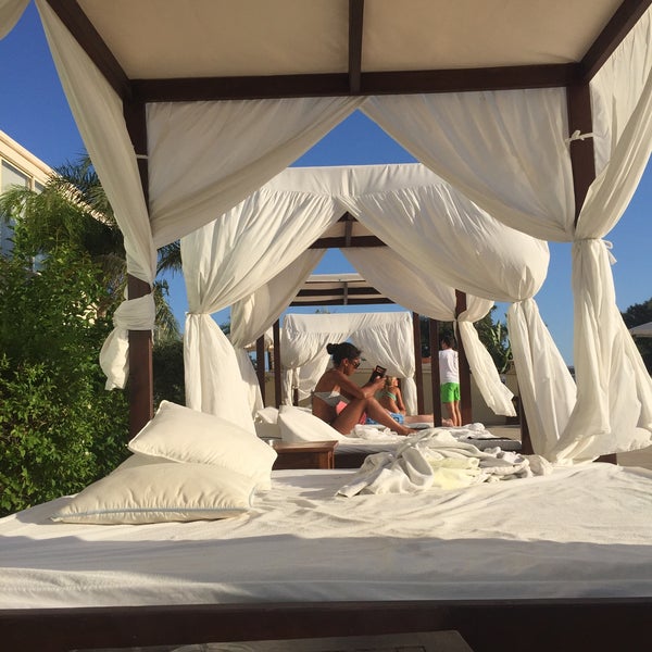 Foto tomada en E Hotel Spa &amp; Resort  por Sasha el 8/20/2015