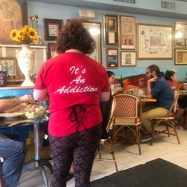 Foto scattata a Matthew&#39;s Pizza da MaríaFe P. il 9/15/2018