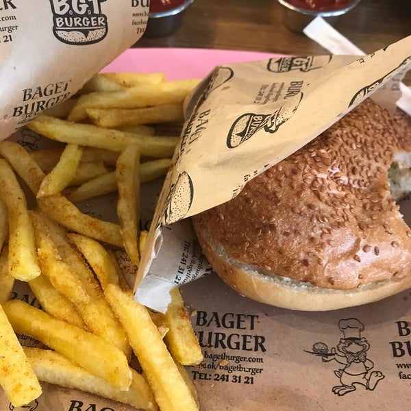 Foto diambil di Baget Burger oleh Hatice Y. pada 10/29/2018