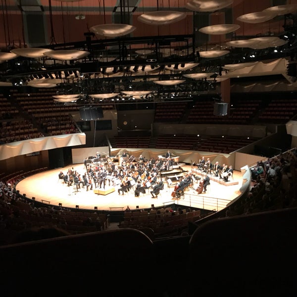 Foto diambil di Boettcher Concert Hall oleh Michael J. pada 3/11/2018