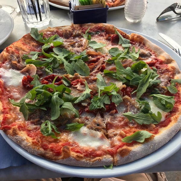 6/21/2017 tarihinde Michael J.ziyaretçi tarafından Spris Pizza'de çekilen fotoğraf