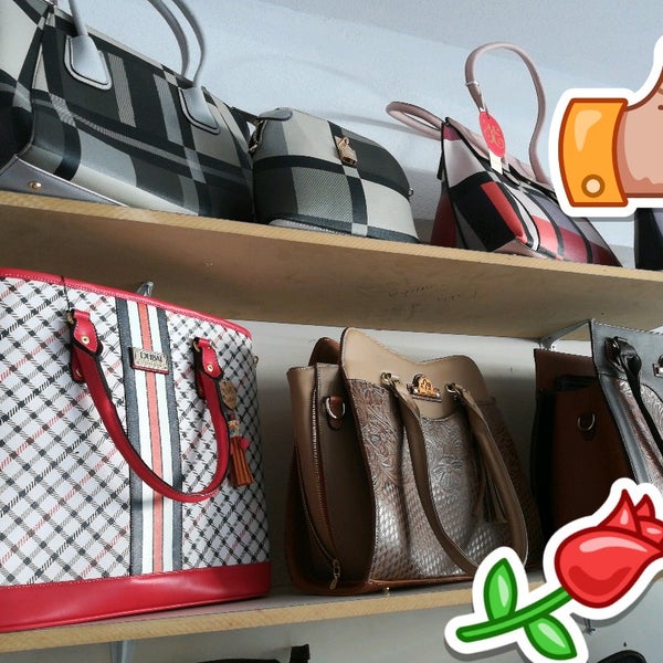 Fotos en Trendy Bolsos Y Carteras - Calle de los Bosques de Libia 52, Local  4